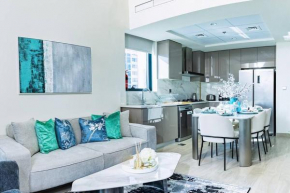 Nasma - Modern 3BR Oasis with Balcony in Azizi Riviera